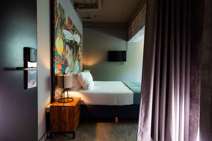 Room 9 of 46