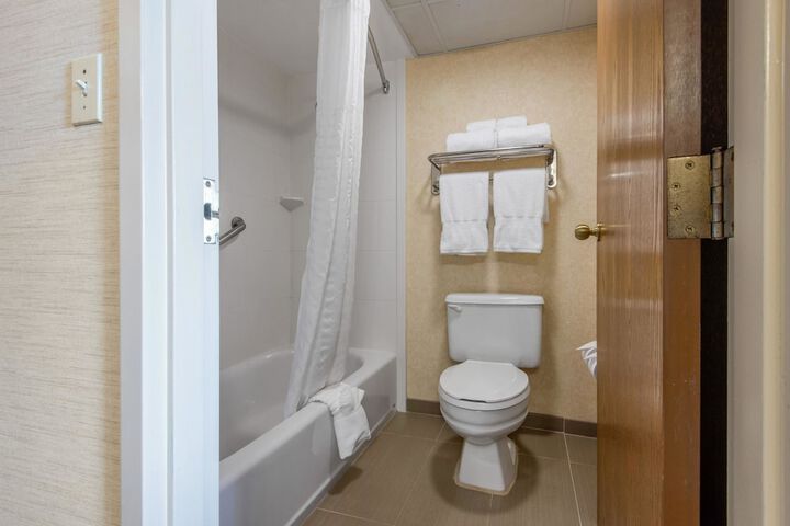 2 Double Beds (8 of 9)