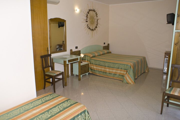 Room 2 of 56