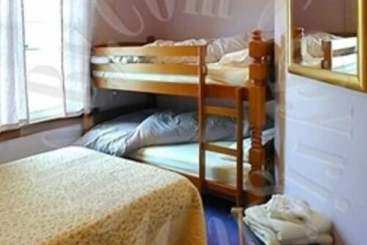 Room 4 of 66