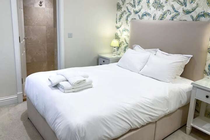 Room 4 of 5