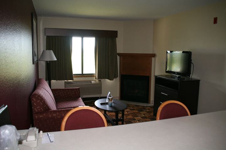 1 King Bed (5 of 26)