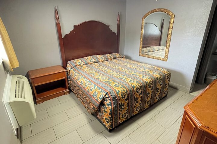 Room 6 of 19