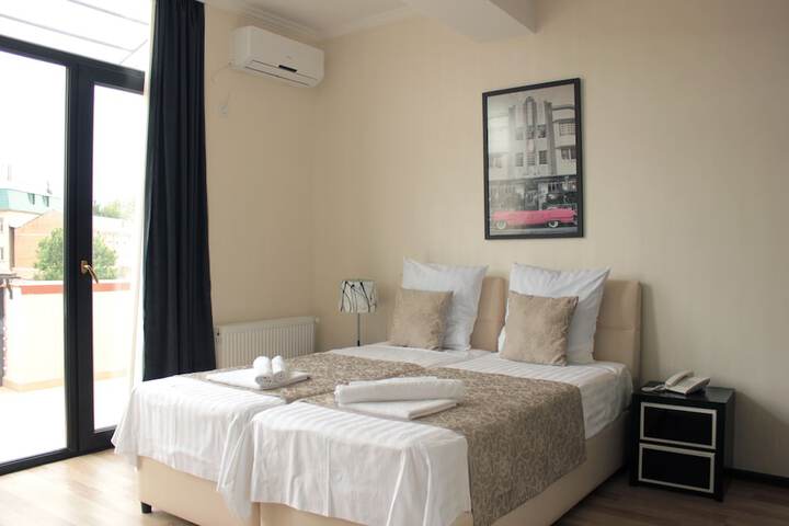 Room 13 of 34