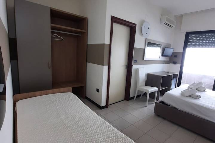 Room 11 of 25