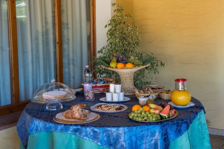 Breakfast/Coffee Service 18 of 31