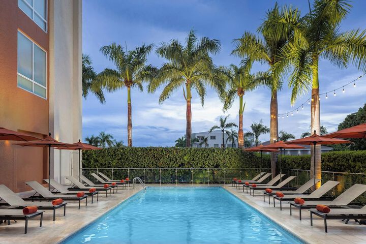 Hotel with Pool