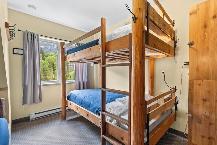Room 34 of 83