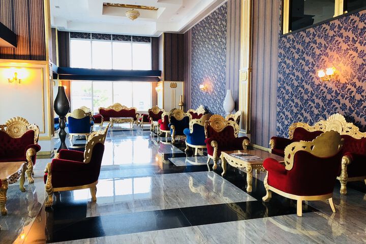 Entrance & Lobby