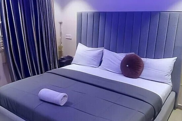 Room 7 of 18