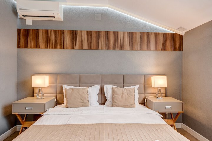 Room 6 of 34