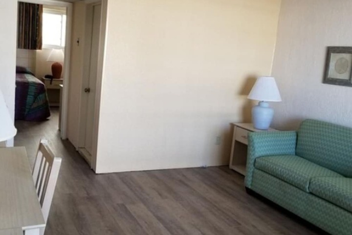 Room 8 of 27