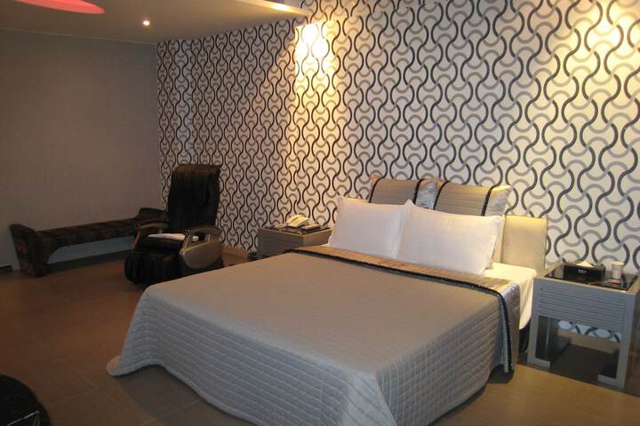Room 9 of 79