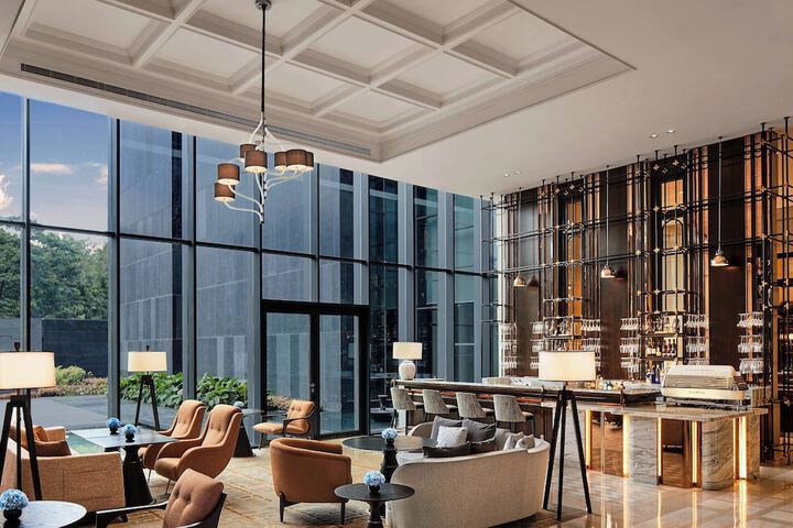 Lounge 58 of 76