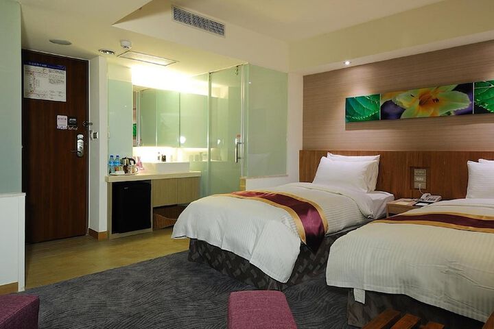 Room 13 of 31