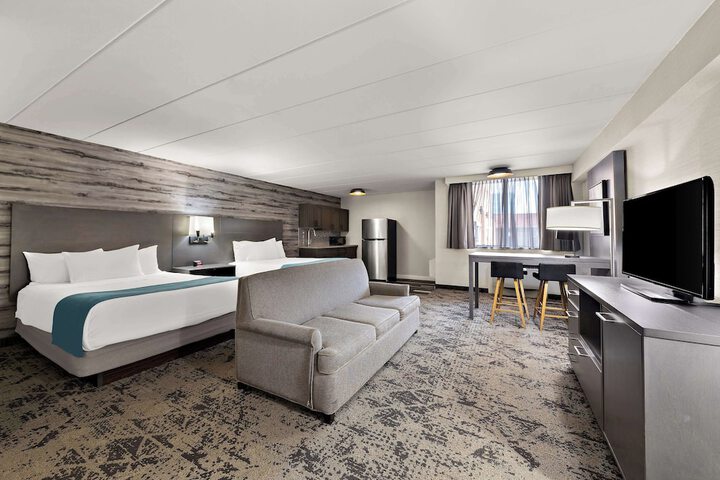 Room 4 of 76