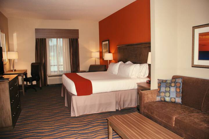 Room 5 of 34