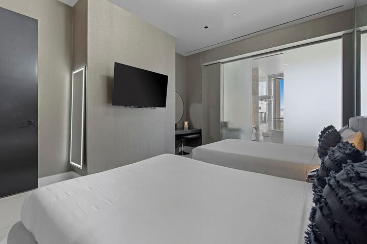 Room 31 of 218