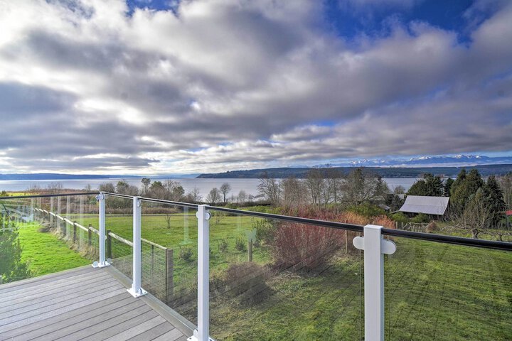 Breathtaking Port Ludlow Home w / Deck & Yard