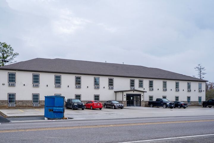 Exterior of Efficiency De Luxe Sulphur Near Lake Charles I 10