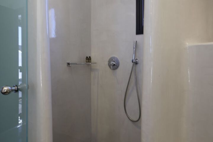 Room 104 of 190