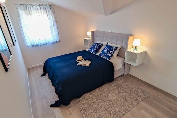 Room 10 of 72