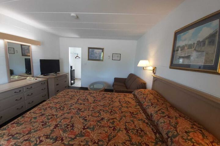 Room 8 of 32