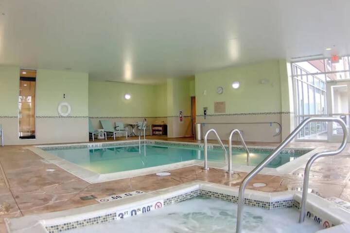 Indoor spa tub