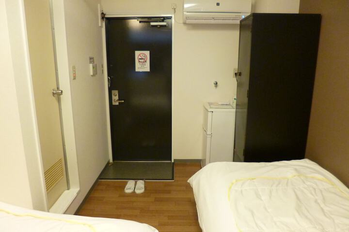 Room 18 of 110