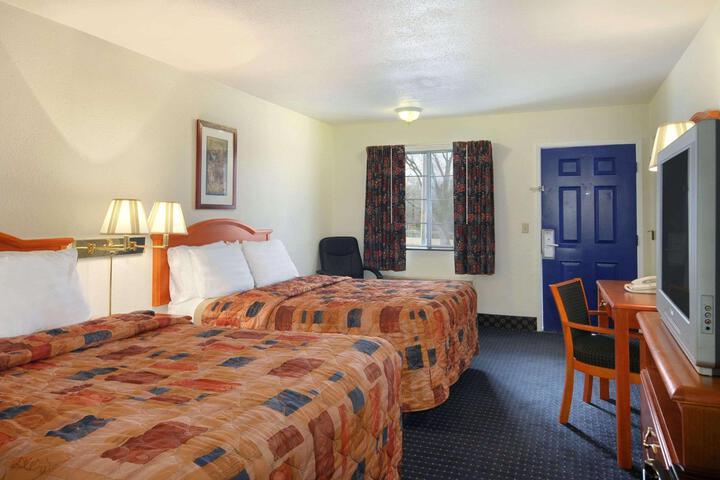 2 Double Beds (7 of 8)