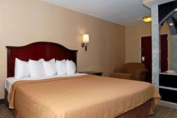 Queen Bed Accessible (12 of 16)
