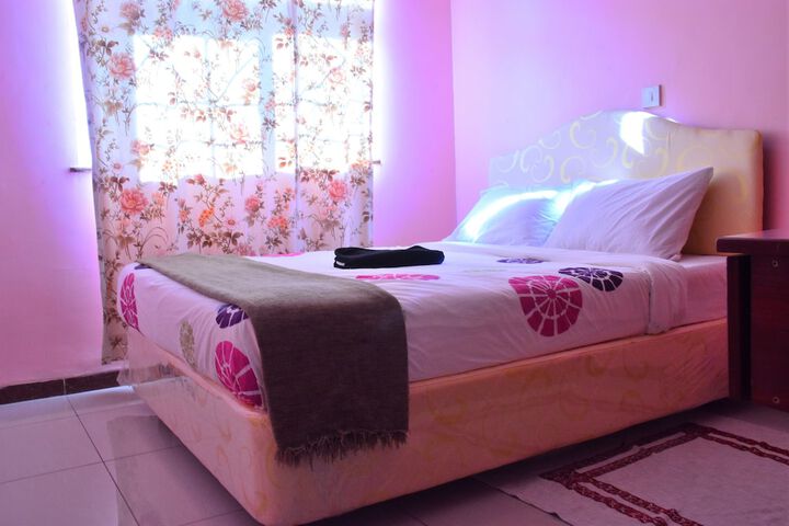 Room 3 of 90