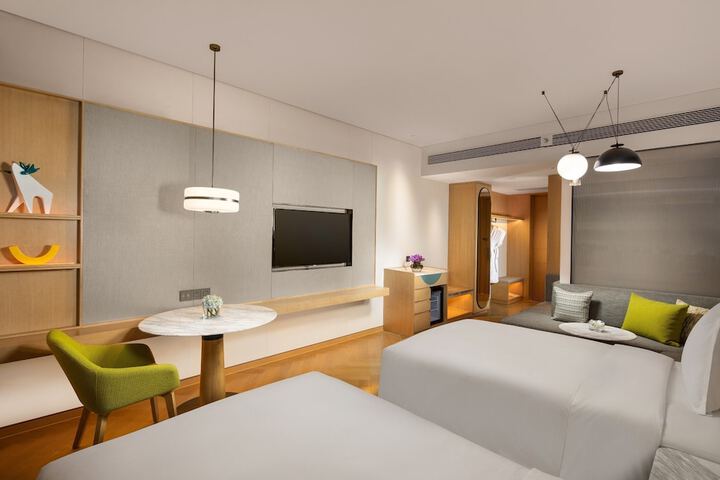 Room 15 of 97