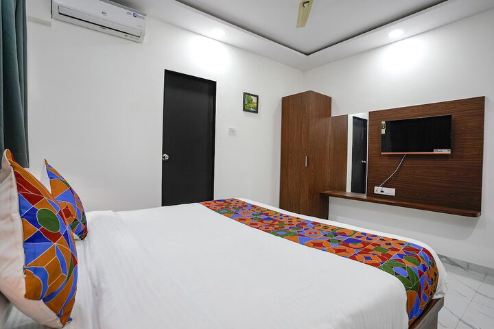 Room 12 of 28