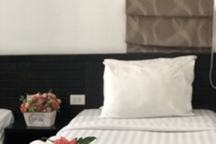 Room 8 of 18