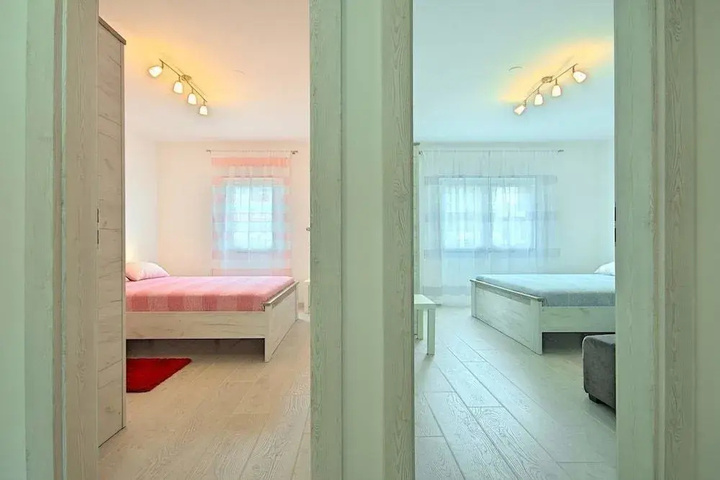 Room 4 of 19