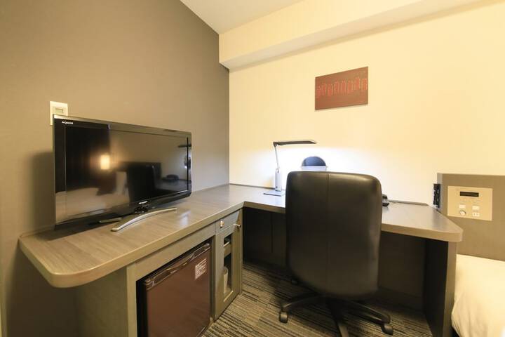 Room 28 of 53