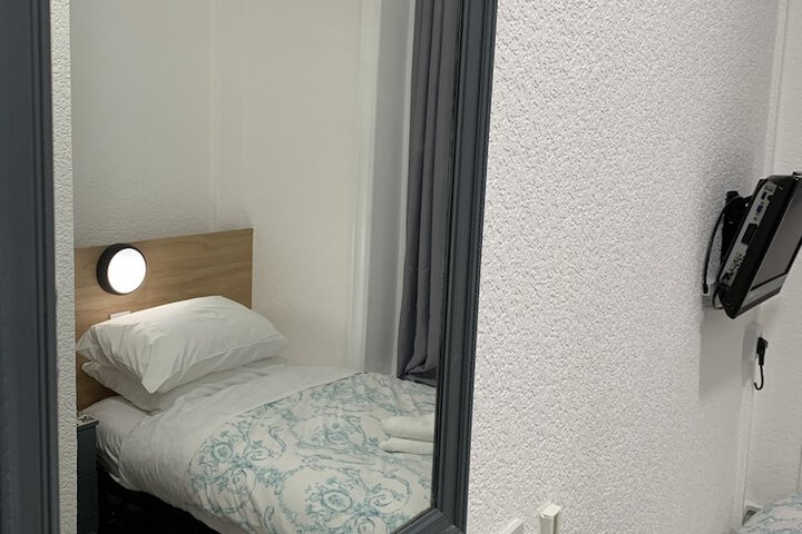 Room 34 of 148