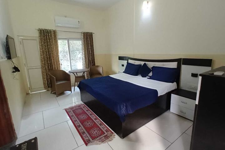 Room 3 of 16