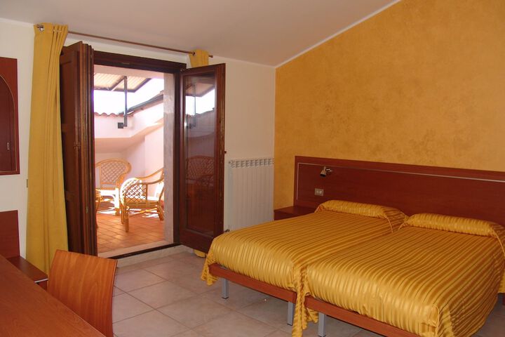 Room 9 of 37