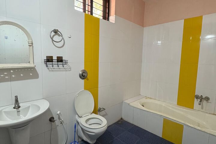 Room 9 of 12