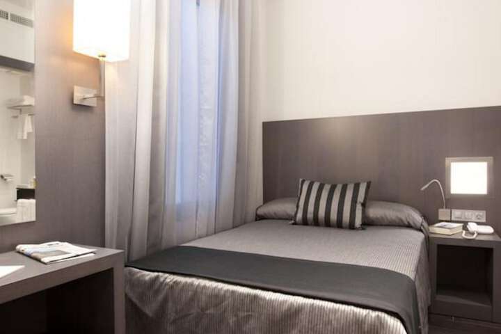 Room 6 of 49