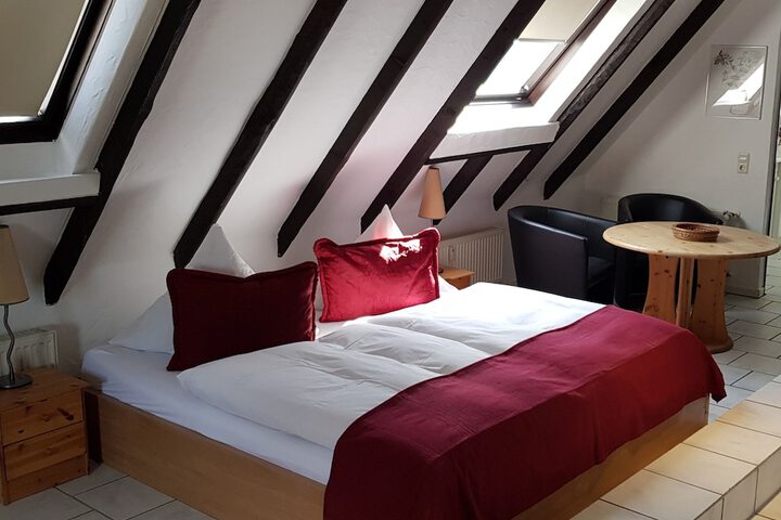 Room 18 of 144