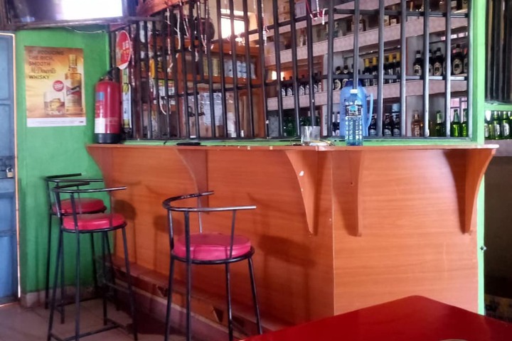 Lounge 9 of 11