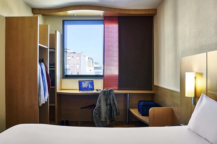 Room 4 of 64
