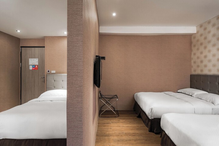 Room 27 of 65