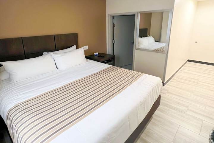 Room 2 of 4