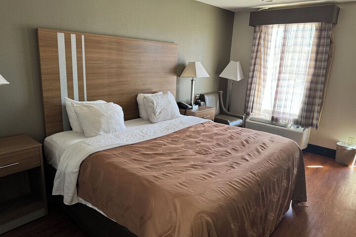 1 King Bed Mobility Accessible (9 of 12)