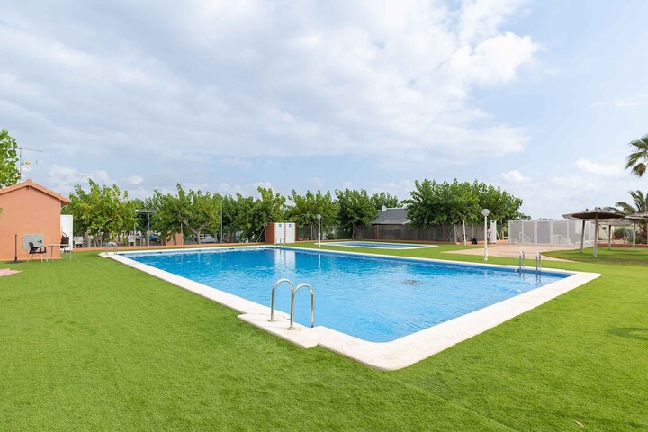 Pool 20 of 32