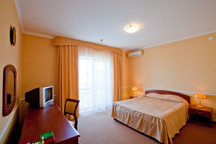 Room 27 of 99